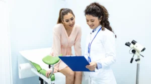 Mulher fazendo exame